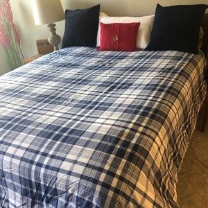 Tommy Hilfiger comforter